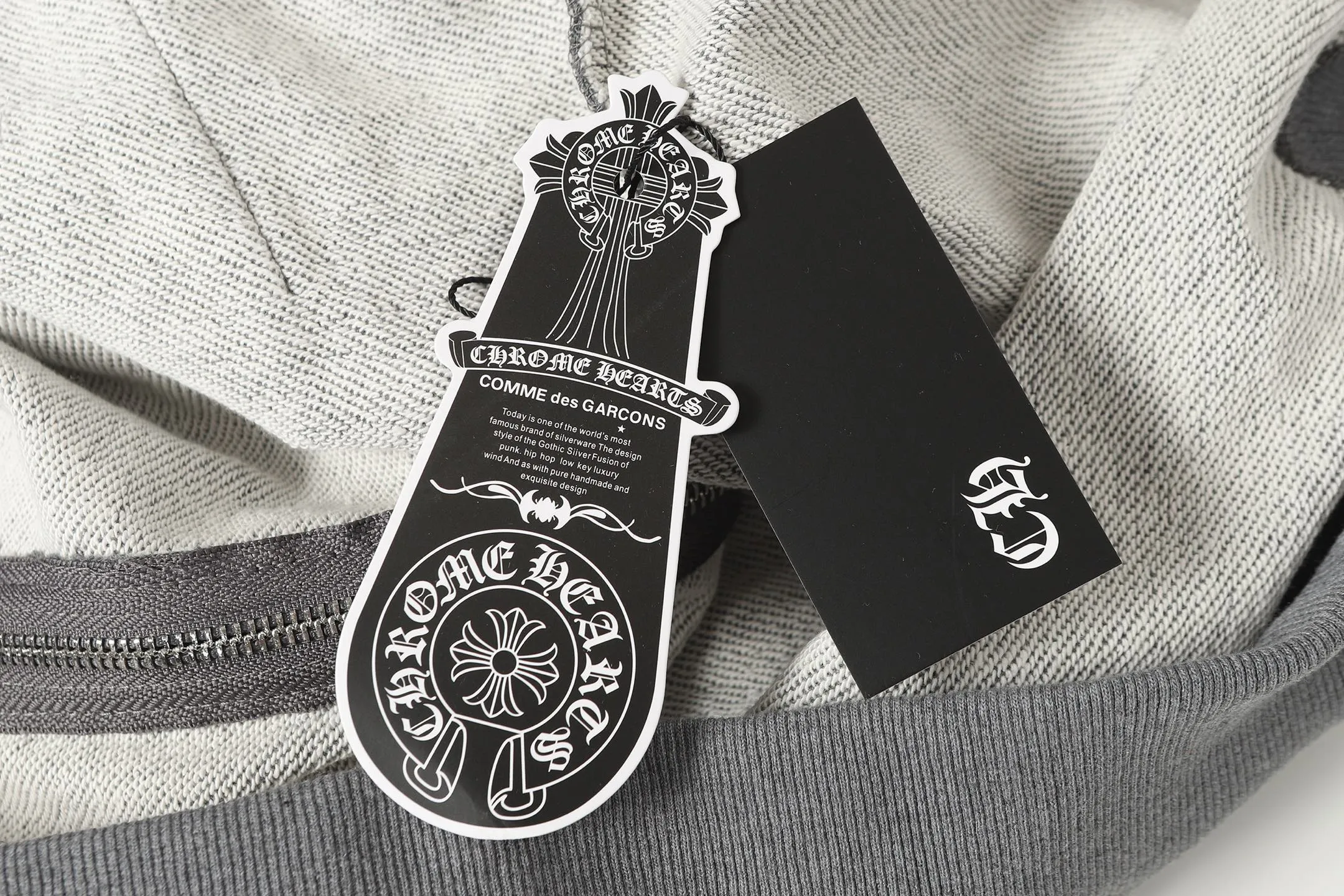 P280 Cross-border running quantity model, please do not place an order if you pursue quality - Chrome Hearts/Chrome Hearts Sanskrit embroidered high-density zipper sweatshirt cardigan jacket - High weight, high density and high quality. The wool is soft, delicate and skin-friendly. Soft and silky to the touch. Excellent warmth and skin-friendly properties. - Custom-woven and custom-dyed, no color difference. No matter the fabric or workmanship details, it beats the ordinary version on the market. - Hardware zipper accessories are all customized, full of details - Color: black gray - Size: S M L XL